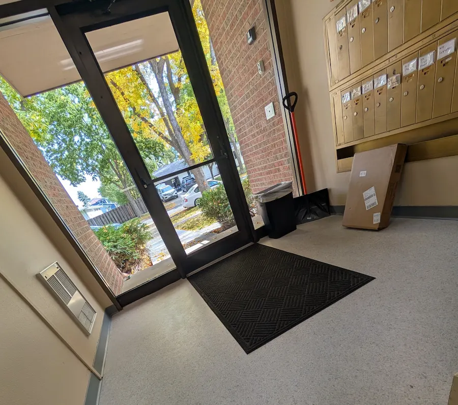 Professionally cleaned apartment entryway in Fargo, ND